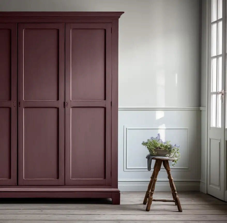 Aubergine - Painting the Past