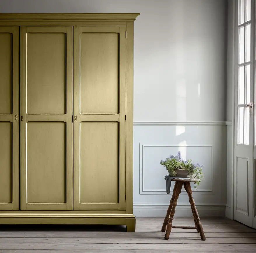 Bisquit - Painting the Past