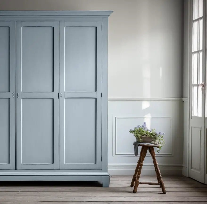 Blue - Grey - Painting the Past