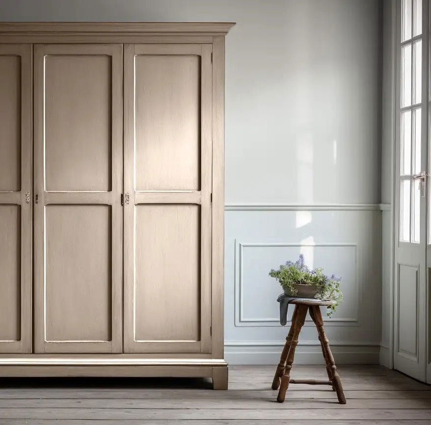 Cameo - Painting the Past