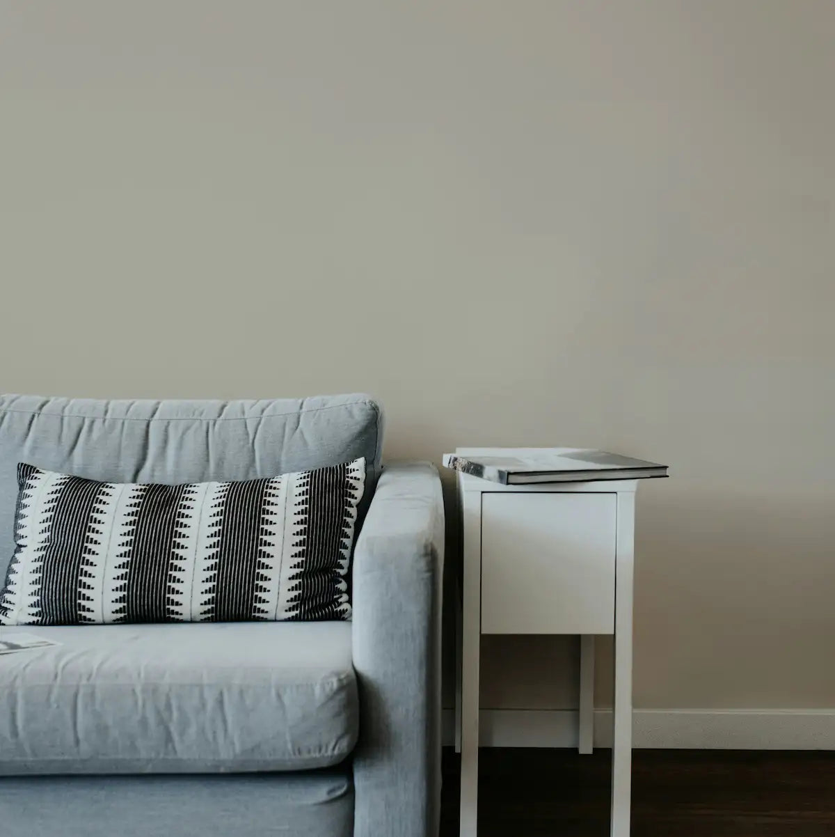 Schrank Monument Grey