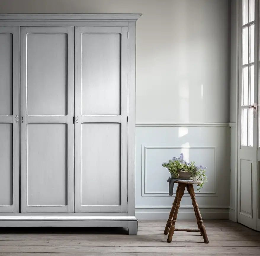 Pearl Grey - Painting the Past