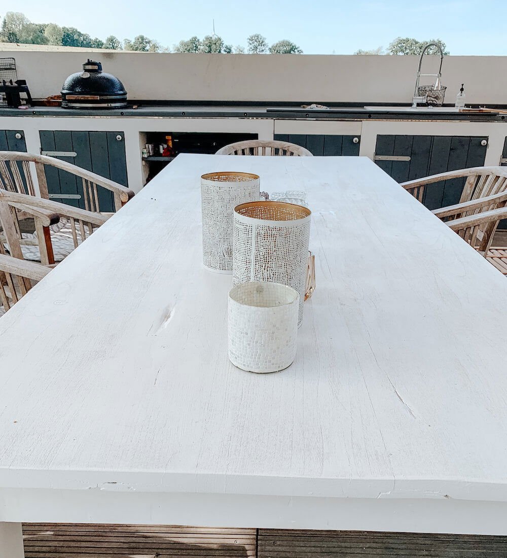 Pure White - Outdoor - Painting the Past