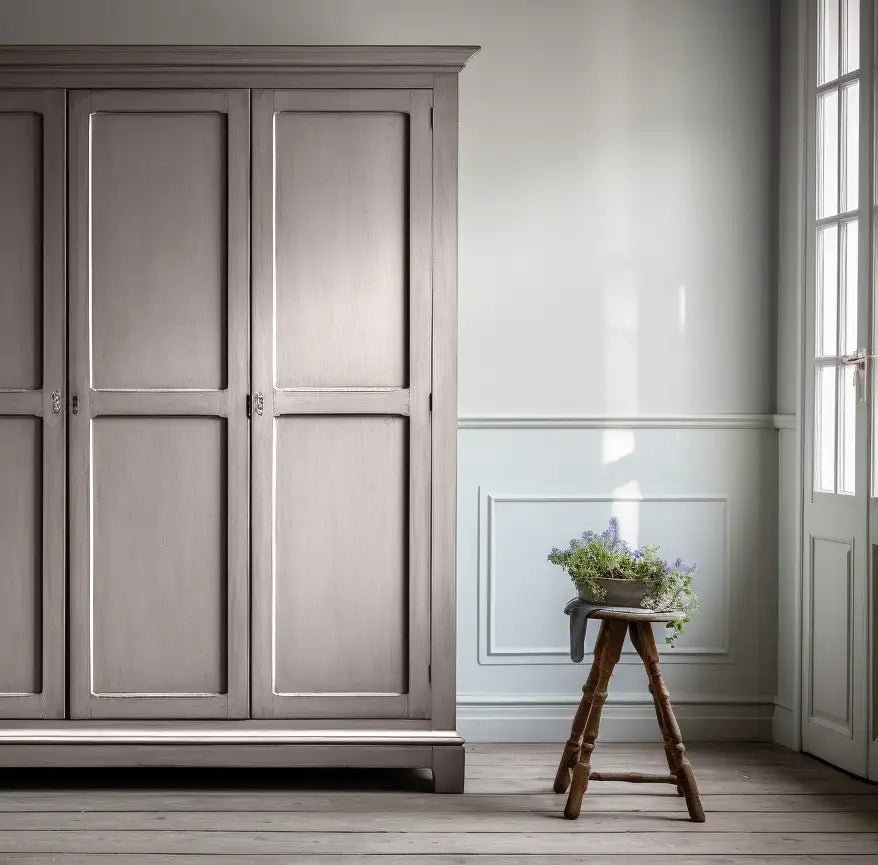 Oyster - Painting the Past