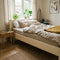 Pale Timber – Möbelfarbe an einem Bett – Paint of Walinoon