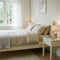 White Corn – Möbelfarbe an einem Bett – Paint of Walinoon