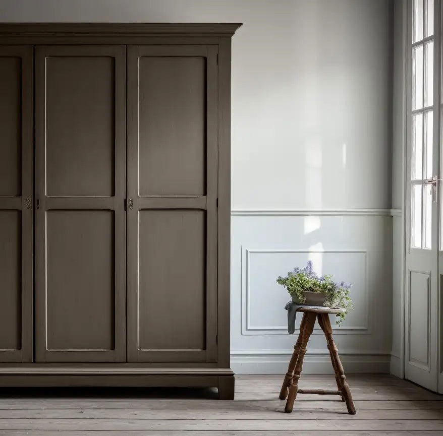 Raw Umber - Painting the Past