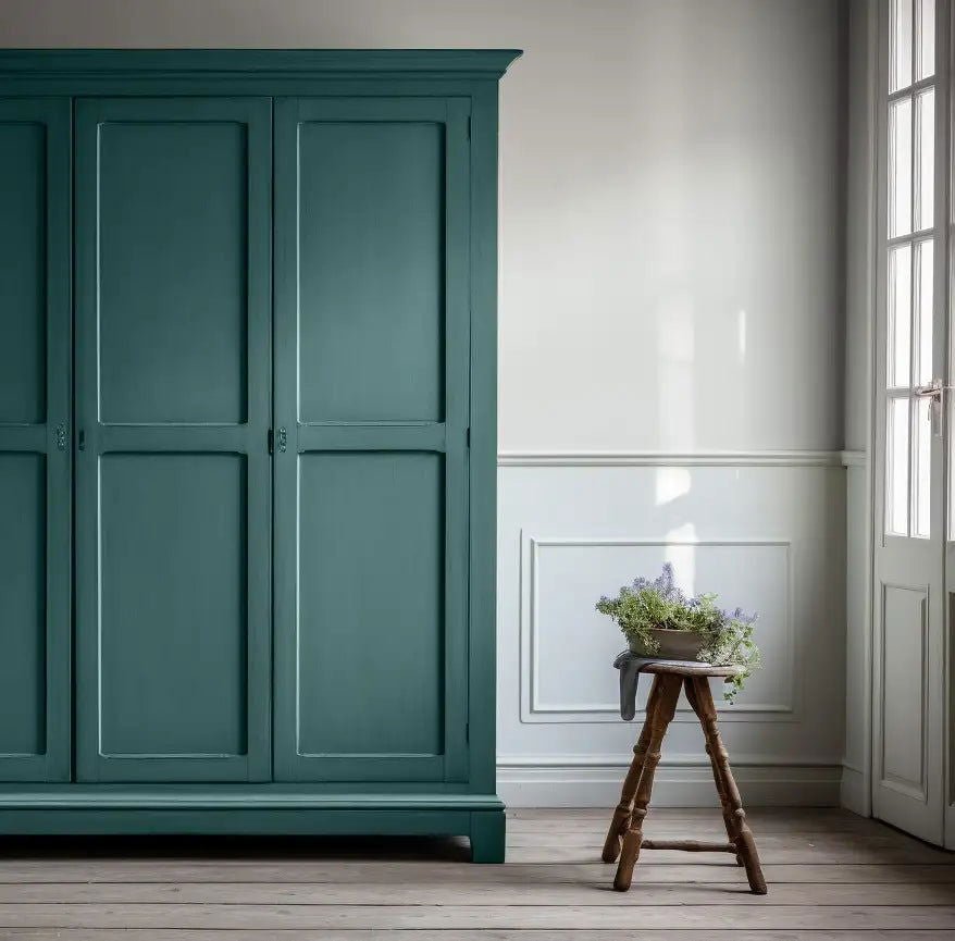 Sapphire - Painting the Past